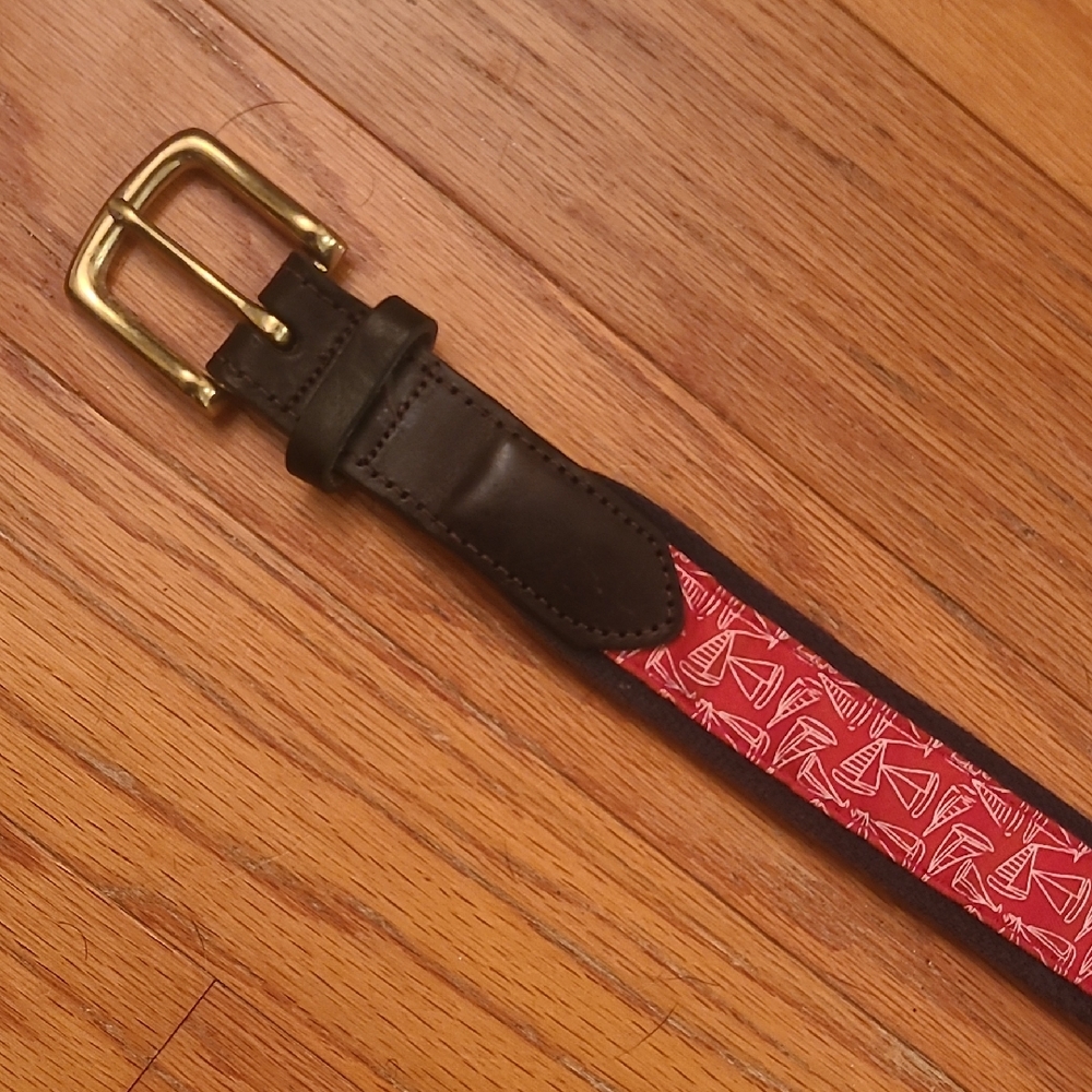Vineyard Vines Sailboat Red and Brown Belt In a Size 30